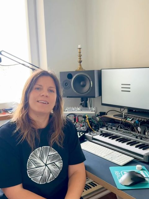 Yoyoyo! Back from the Beth Cave with new music! This time we listen to Cascandy’s remix of my first album single «Parallel in Time» 😍 so fun to have another artist’s reinterpretation of my idea, was very excited first time I hear it and immediately fell in love with this House heavy tune 💜 let me know what you think!

Listen to it now on @Spotify 
@SNOE 
#newmusic #cacsandy #remix #housemusic #bethlydi
